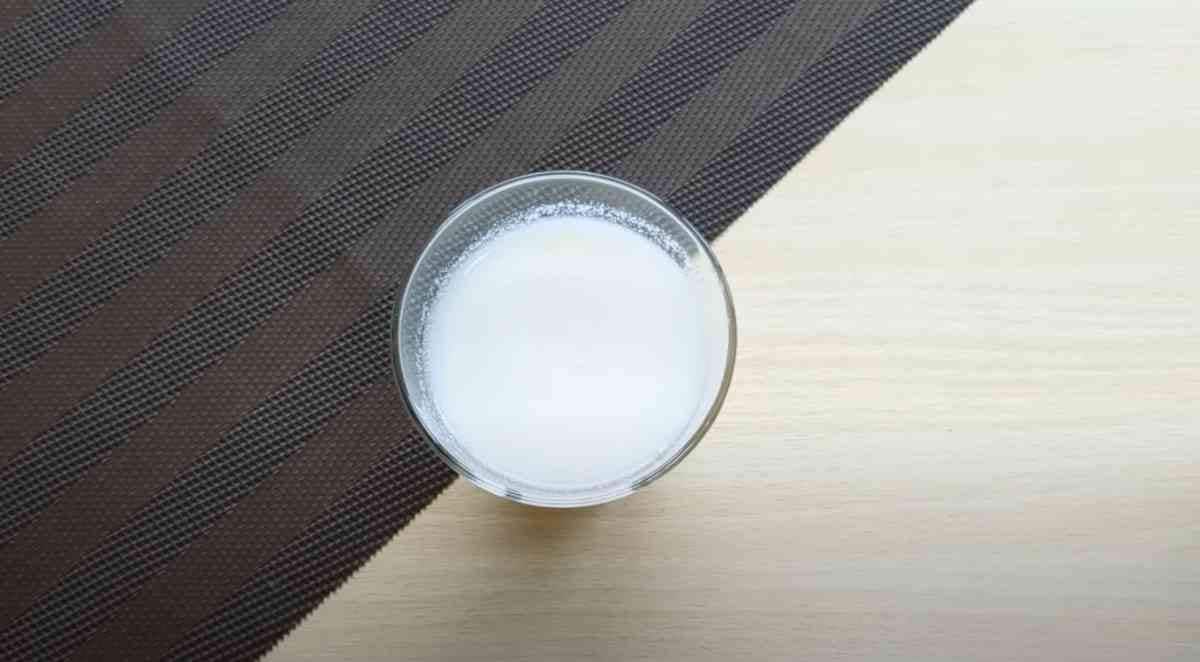業務スーパーの「飲む果実酢　マスカット」の牛乳割り